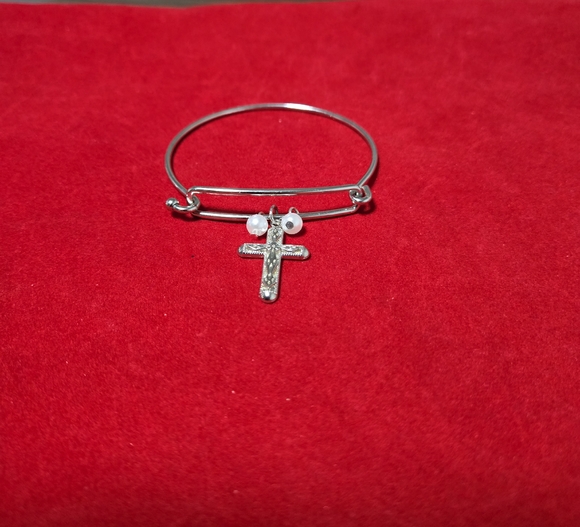 Elegant Silver Cross Bracelet - Picture 1 of 4